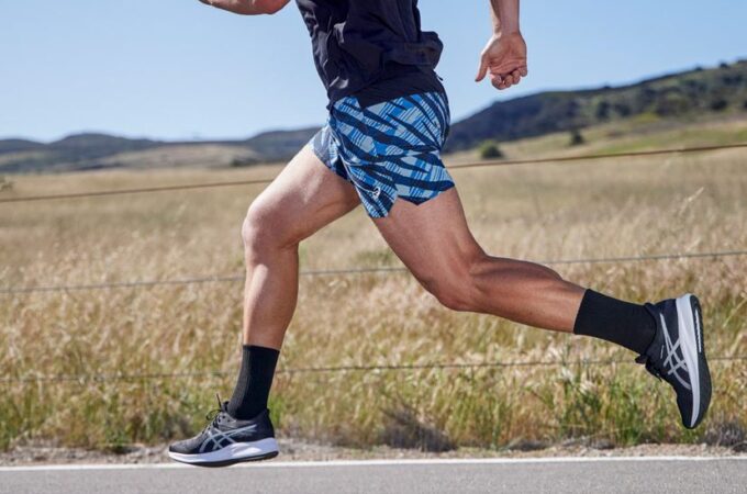 Find Relief From Knee Pain: 5 Things To Check While Buying Running Shoes For Men