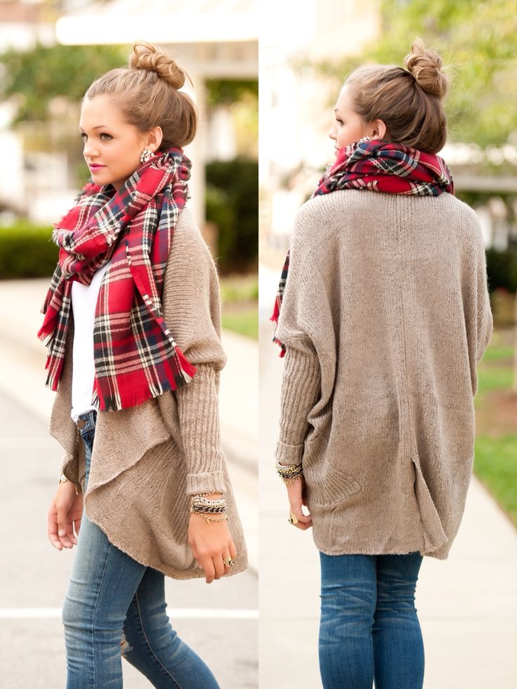 Fall outfit perfection. Love the sweater