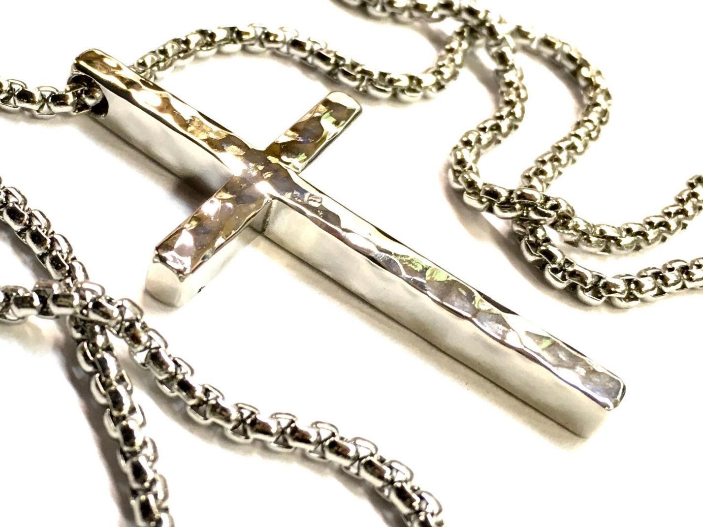 Men’s Diamond Crosses: From Classic To Contemporary Styles