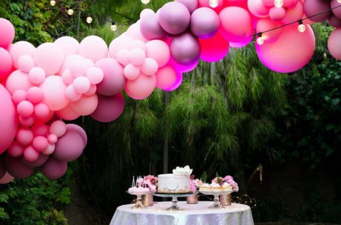 8 Brilliant Ideas To Vamp Up Your Party Space with Balloons